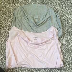 2 scoop neck tank tops size small